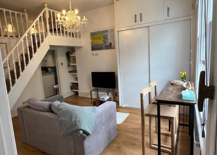Maisonette Studio Flat In Putney