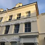 Maisonette Studio Flat In Putney